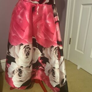 Lovely floral high-low skirt is a party MUST-HAVE!!!